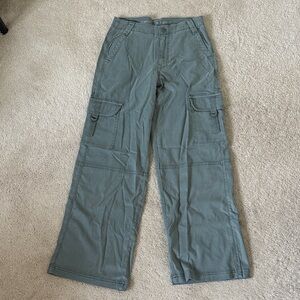 American Eagle Outfitters Women's Cargo Jeans in Green